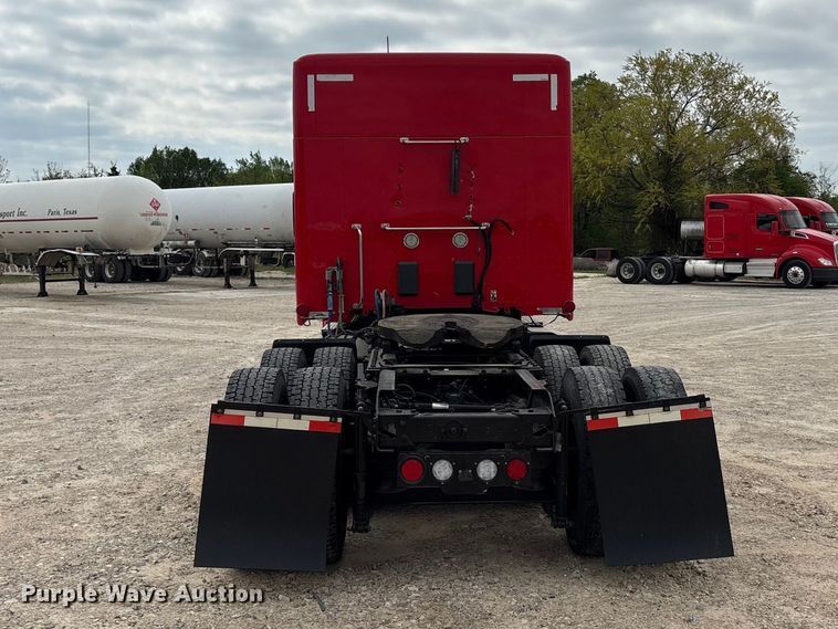 image for item EU0455 2018 Kenworth T680 semi truck