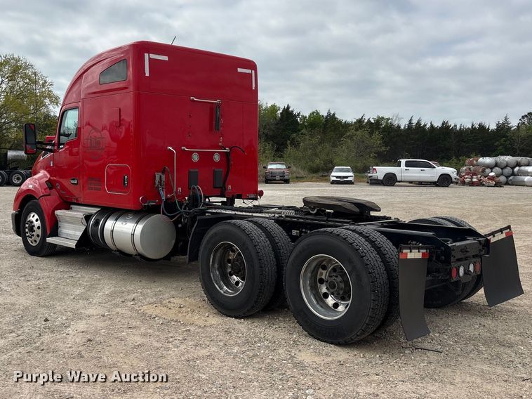 image for item EU0455 2018 Kenworth T680 semi truck