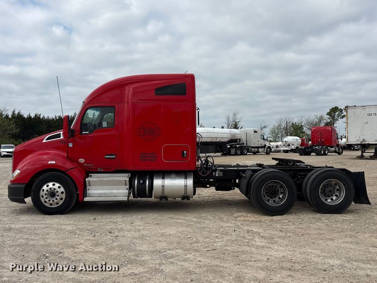 image for item EU0455 2018 Kenworth T680 semi truck