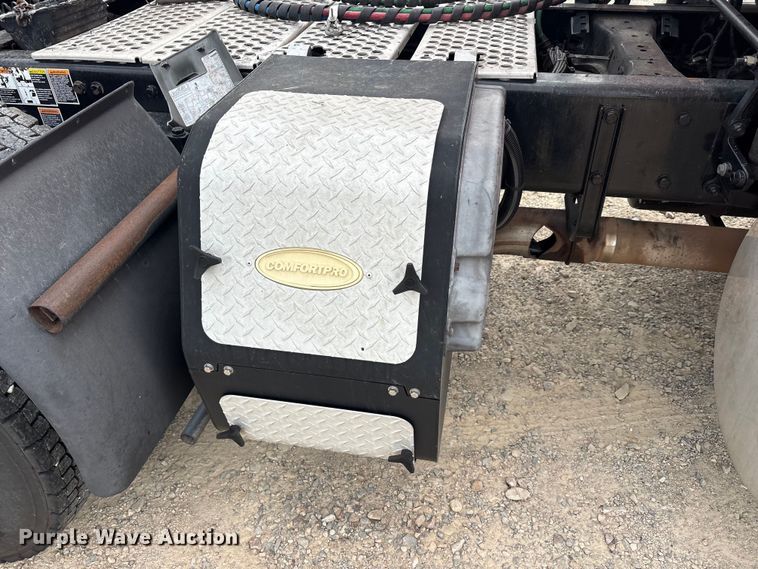 image for item EU0455 2018 Kenworth T680 semi truck