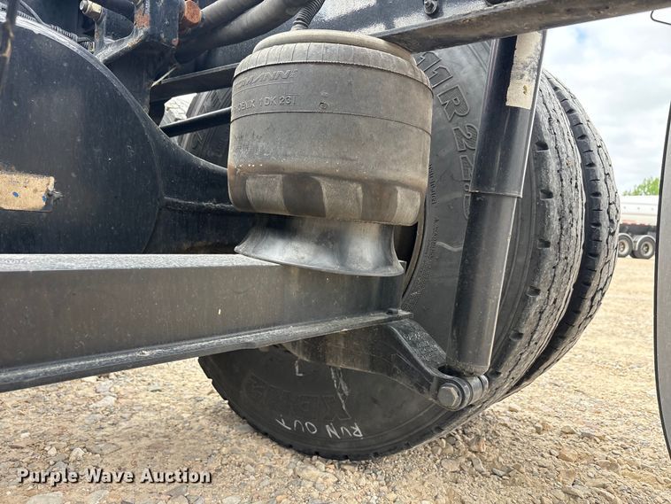 image for item EU0455 2018 Kenworth T680 semi truck