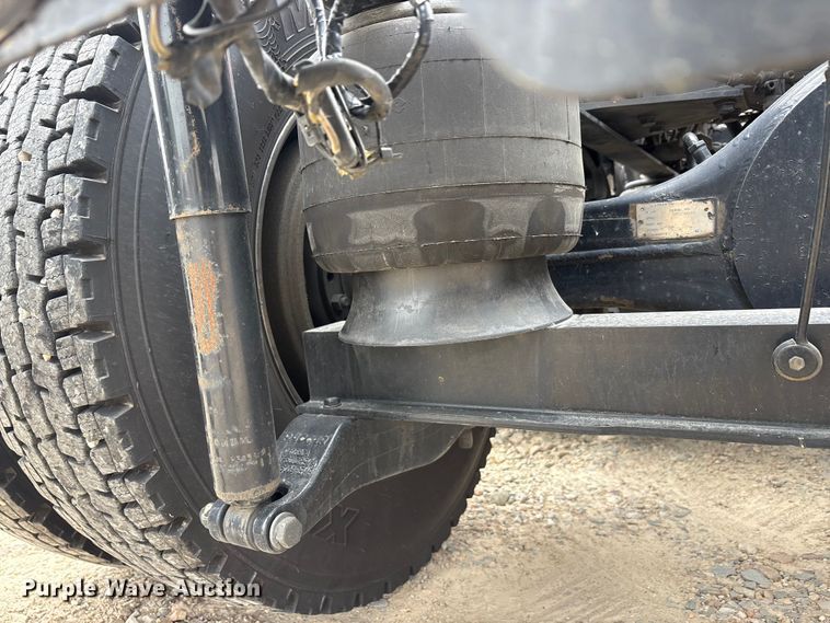 image for item EU0455 2018 Kenworth T680 semi truck