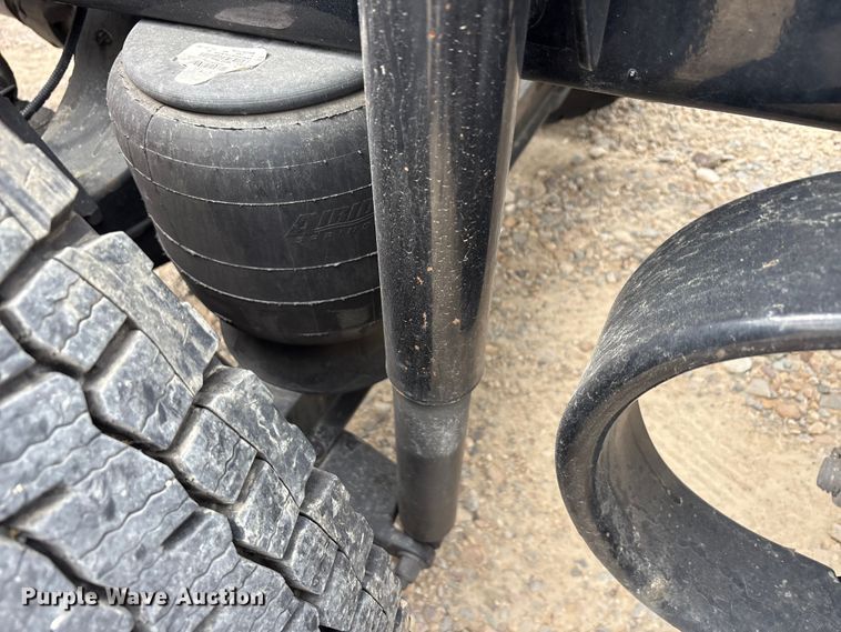 image for item EU0455 2018 Kenworth T680 semi truck