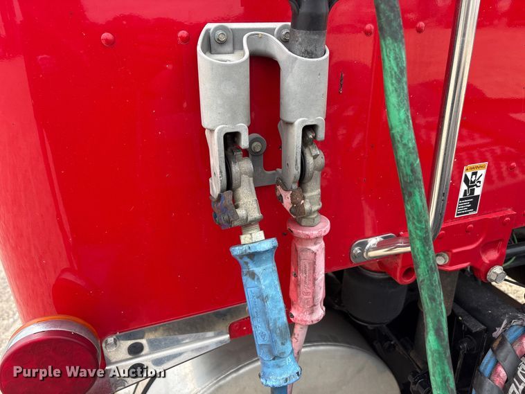 image for item EU0455 2018 Kenworth T680 semi truck