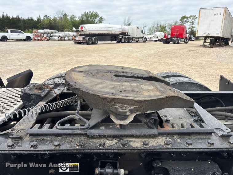 image for item EU0455 2018 Kenworth T680 semi truck