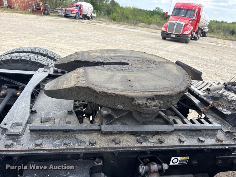 image for item EU0455 2018 Kenworth T680 semi truck