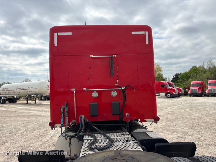 image for item EU0455 2018 Kenworth T680 semi truck