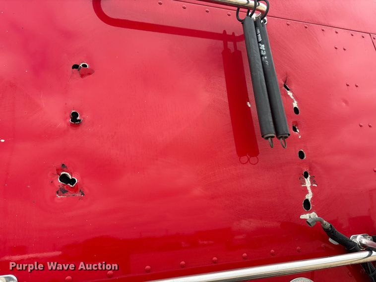 image for item EU0455 2018 Kenworth T680 semi truck