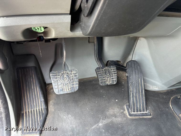 image for item EU0455 2018 Kenworth T680 semi truck