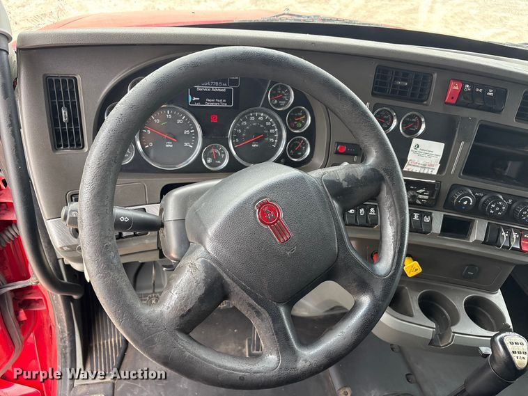 image for item EU0455 2018 Kenworth T680 semi truck