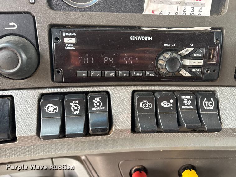 image for item EU0455 2018 Kenworth T680 semi truck