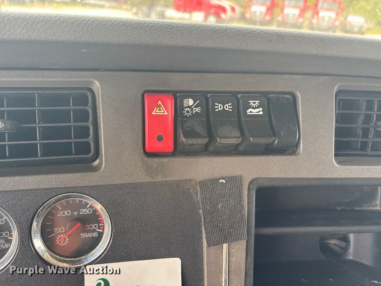 image for item EU0455 2018 Kenworth T680 semi truck