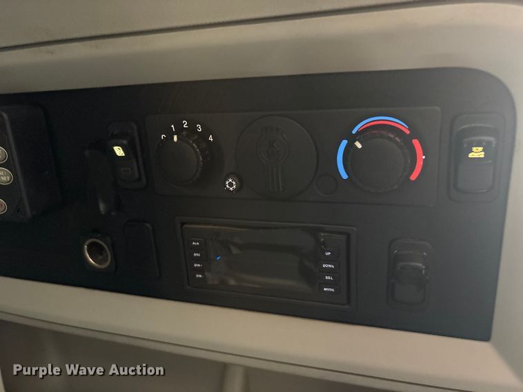 image for item EU0455 2018 Kenworth T680 semi truck