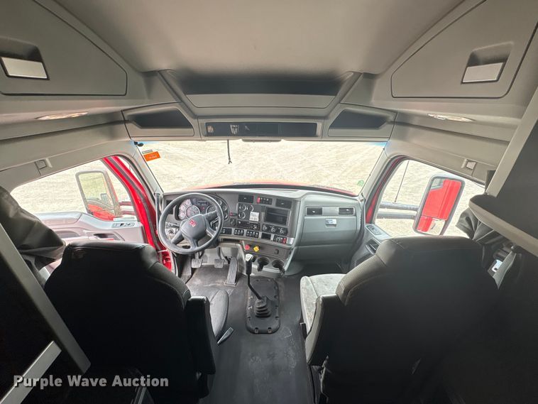 image for item EU0455 2018 Kenworth T680 semi truck