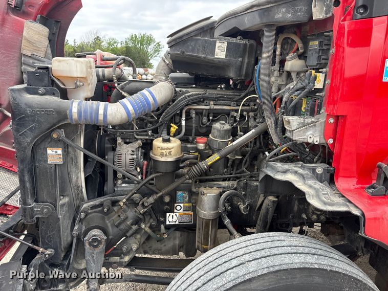 image for item EU0455 2018 Kenworth T680 semi truck