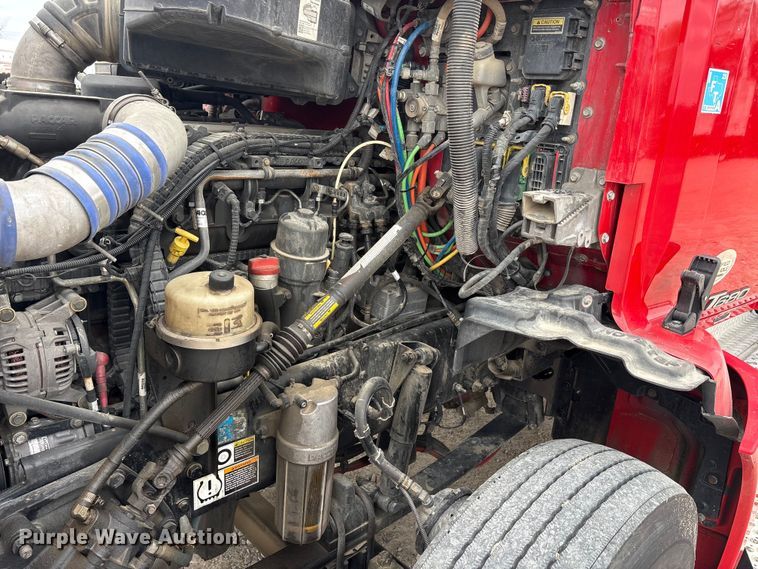 image for item EU0455 2018 Kenworth T680 semi truck