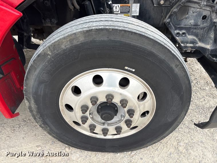 image for item EU0455 2018 Kenworth T680 semi truck