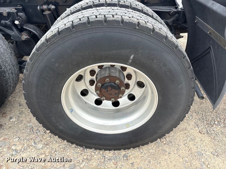 image for item EU0455 2018 Kenworth T680 semi truck