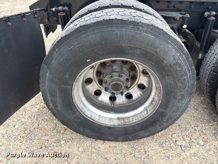 image for item EU0455 2018 Kenworth T680 semi truck