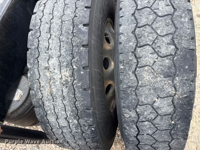 image for item EU0455 2018 Kenworth T680 semi truck