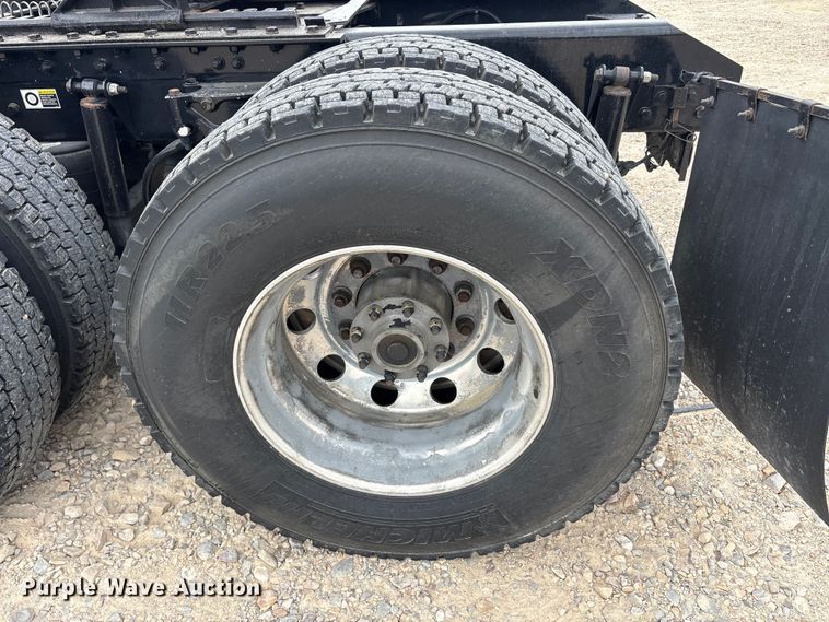 image for item EU0455 2018 Kenworth T680 semi truck