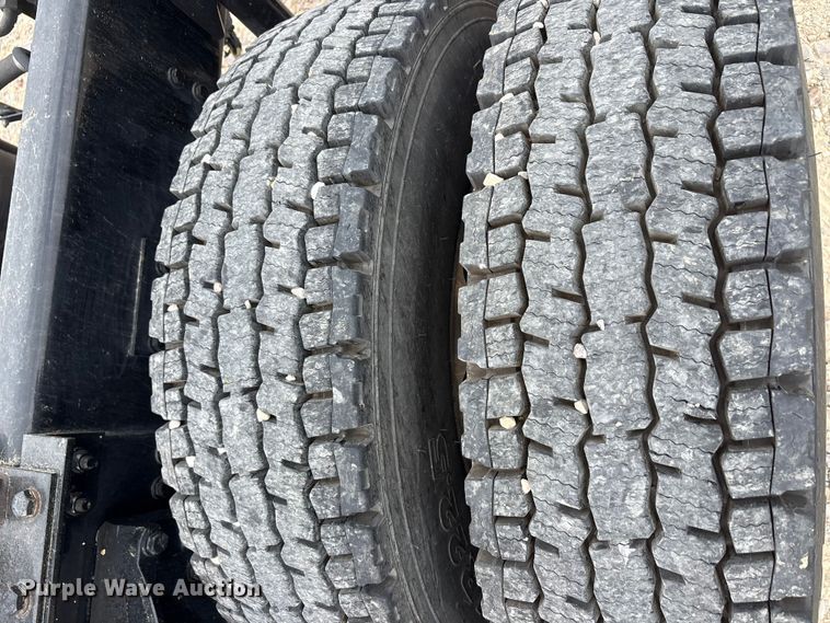 image for item EU0455 2018 Kenworth T680 semi truck