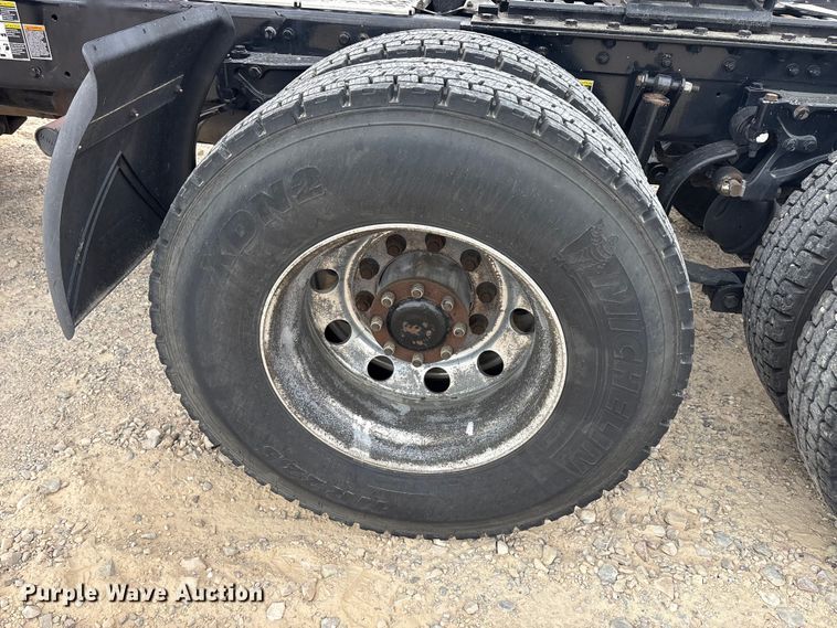 image for item EU0455 2018 Kenworth T680 semi truck