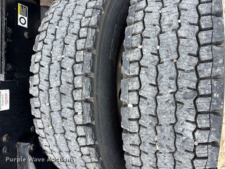 image for item EU0455 2018 Kenworth T680 semi truck