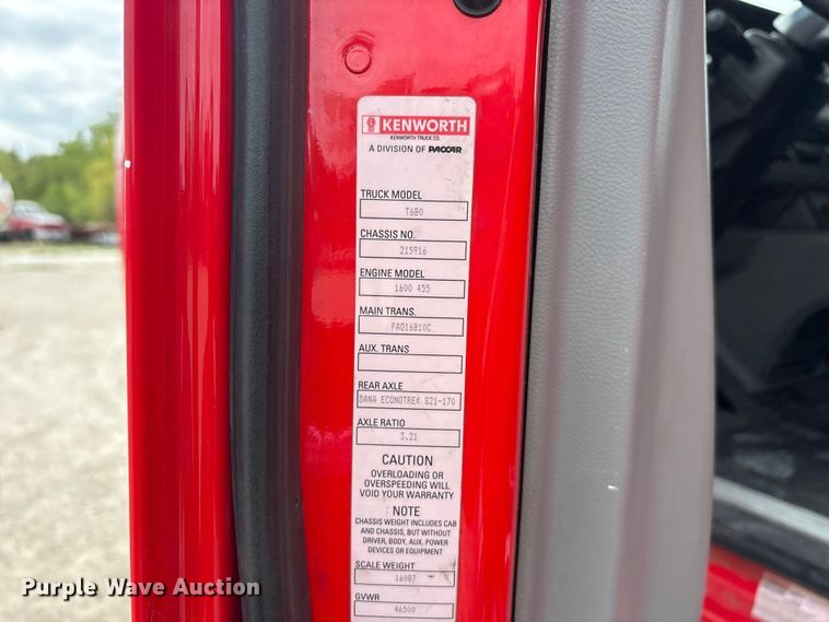 image for item EU0455 2018 Kenworth T680 semi truck