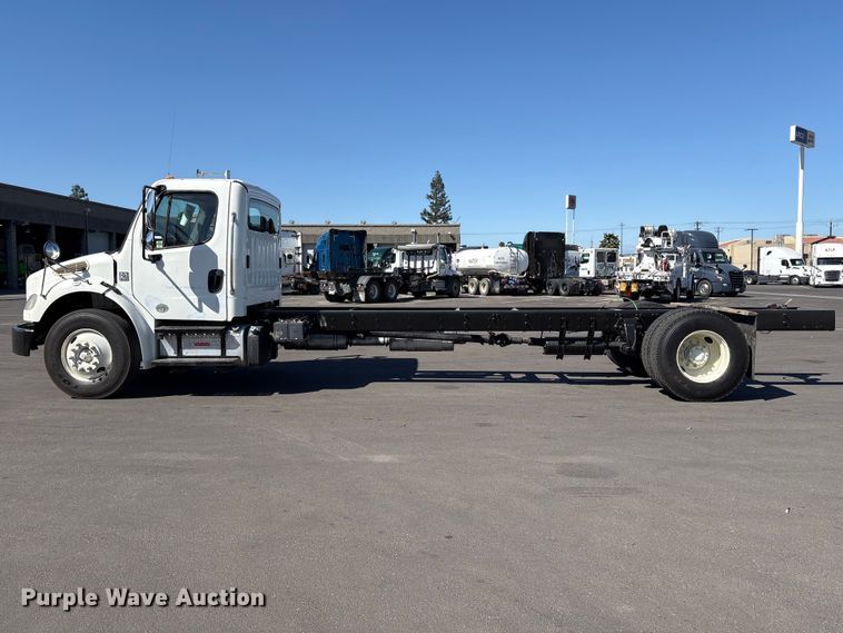 image for item EU8630 2014 Freightliner Business Class M2 truck cab and chassis