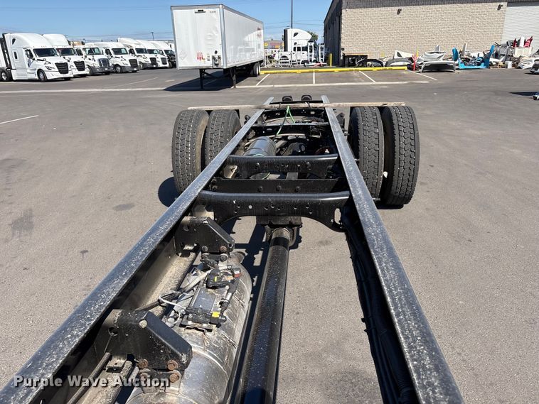 image for item EU8630 2014 Freightliner Business Class M2 truck cab and chassis