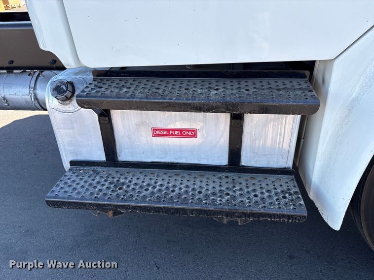 image for item EU8630 2014 Freightliner Business Class M2 truck cab and chassis