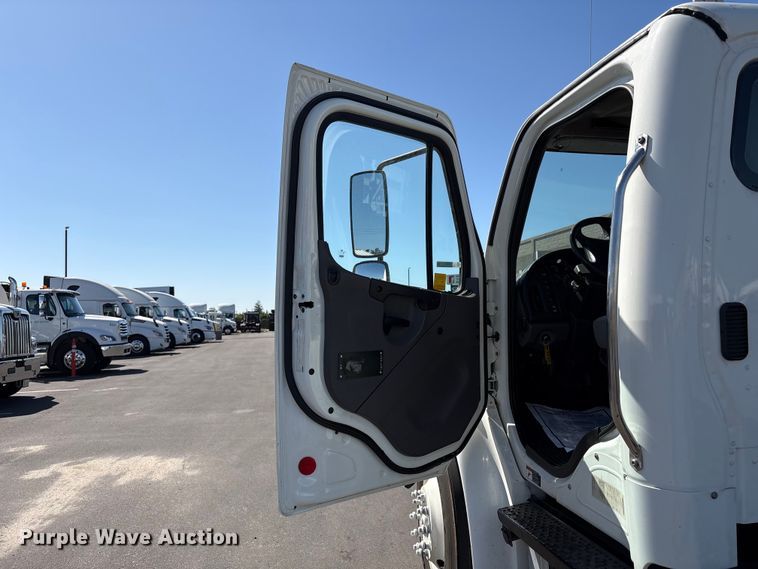 image for item EU8630 2014 Freightliner Business Class M2 truck cab and chassis