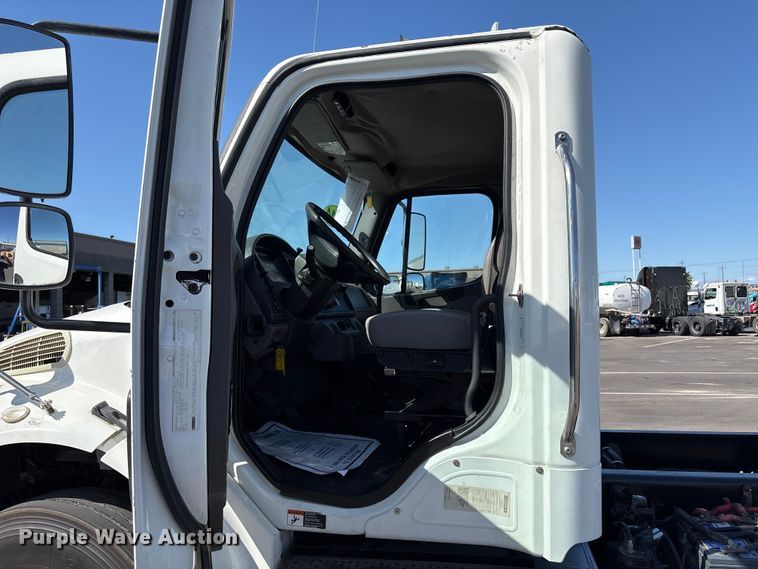 image for item EU8630 2014 Freightliner Business Class M2 truck cab and chassis