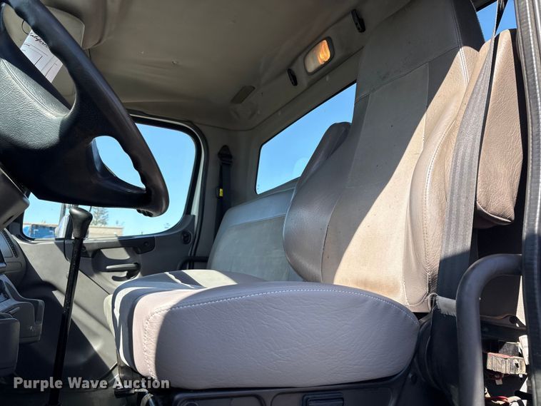 image for item EU8630 2014 Freightliner Business Class M2 truck cab and chassis