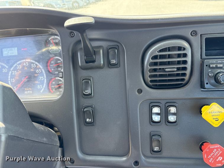 image for item EU8630 2014 Freightliner Business Class M2 truck cab and chassis