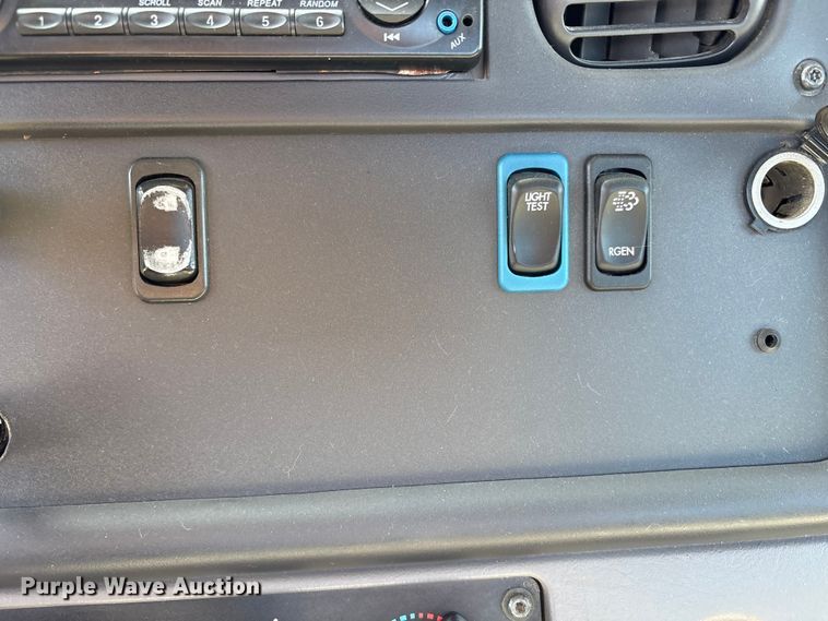 image for item EU8630 2014 Freightliner Business Class M2 truck cab and chassis