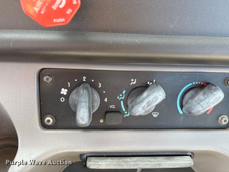 image for item EU8630 2014 Freightliner Business Class M2 truck cab and chassis