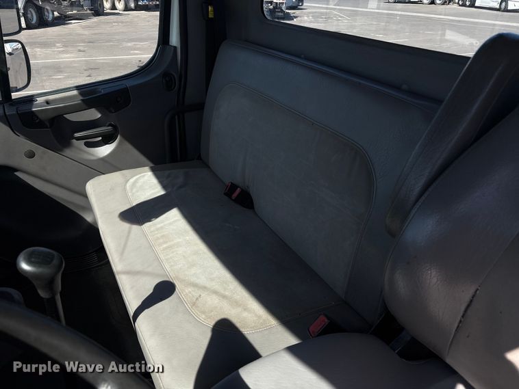 image for item EU8630 2014 Freightliner Business Class M2 truck cab and chassis