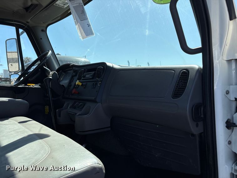 image for item EU8630 2014 Freightliner Business Class M2 truck cab and chassis