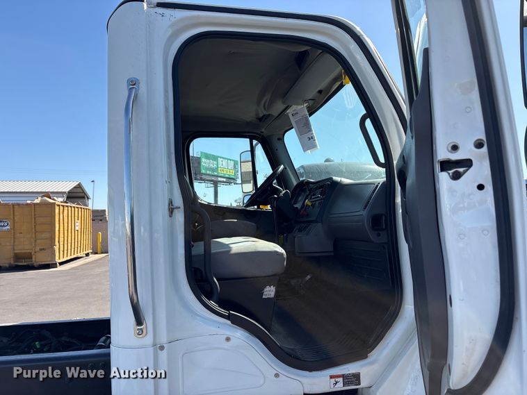 image for item EU8630 2014 Freightliner Business Class M2 truck cab and chassis