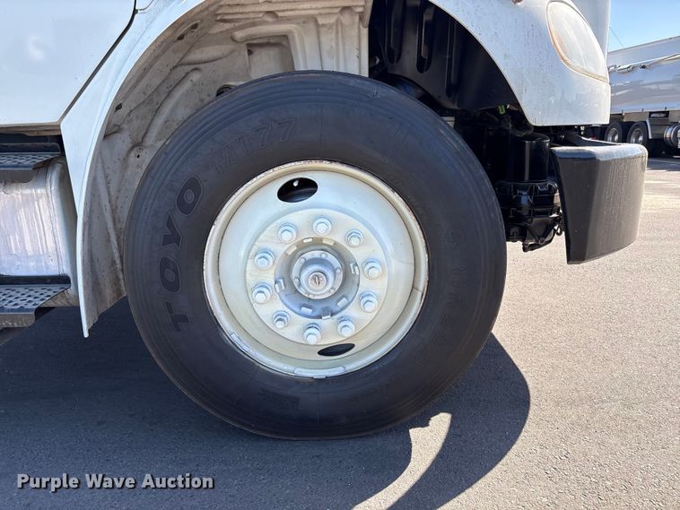 image for item EU8630 2014 Freightliner Business Class M2 truck cab and chassis