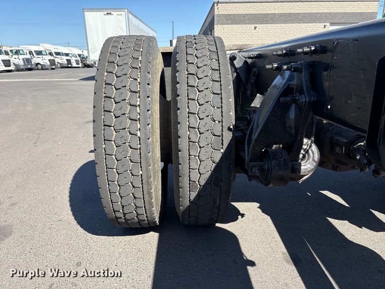 image for item EU8630 2014 Freightliner Business Class M2 truck cab and chassis