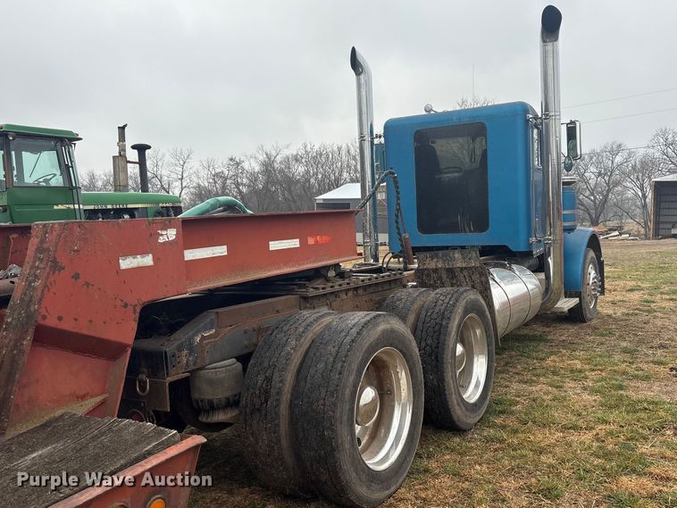 image for item EV2787 1990 Peterbilt 378 semi truck