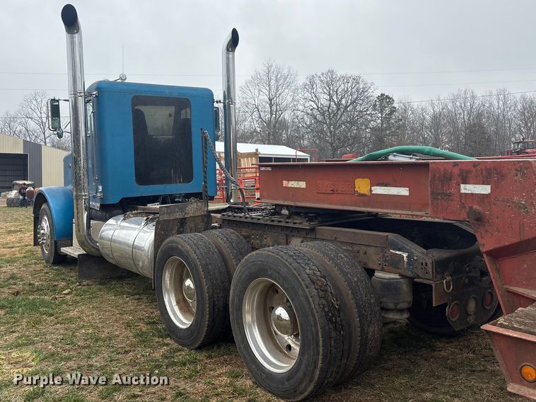 image for item EV2787 1990 Peterbilt 378 semi truck