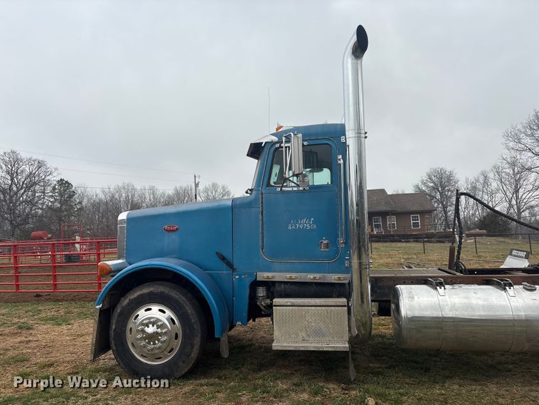 image for item EV2787 1990 Peterbilt 378 semi truck