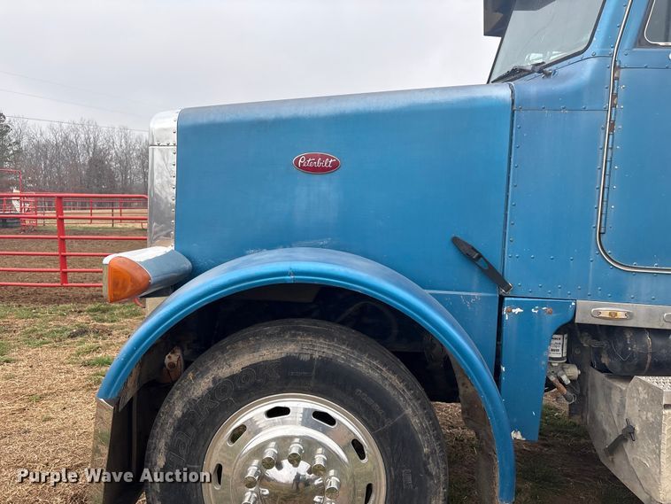 image for item EV2787 1990 Peterbilt 378 semi truck