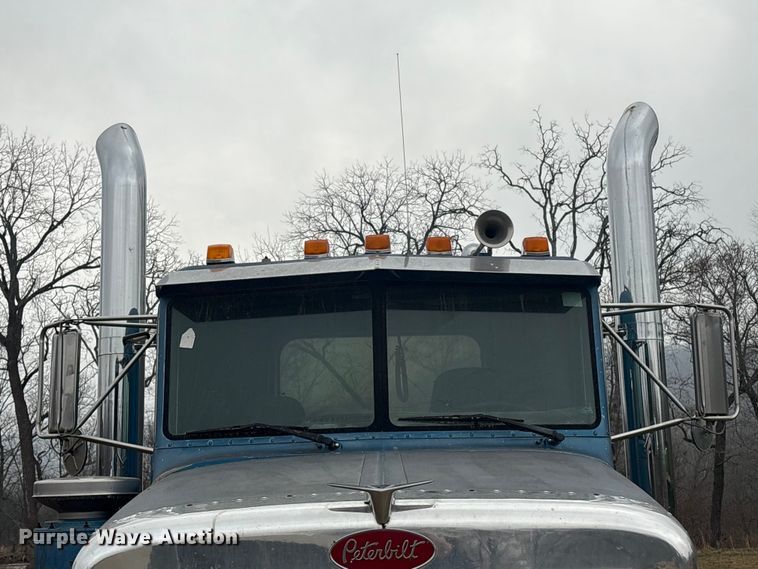 image for item EV2787 1990 Peterbilt 378 semi truck