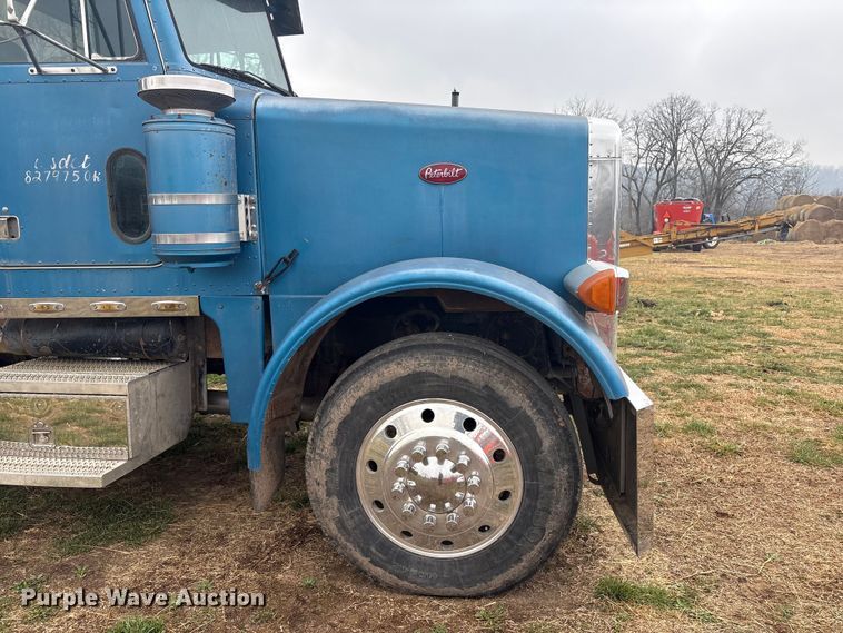 image for item EV2787 1990 Peterbilt 378 semi truck