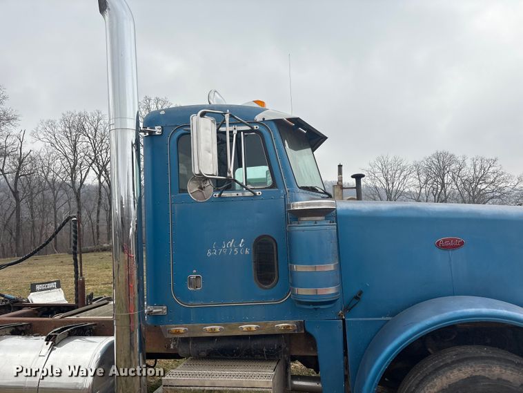 image for item EV2787 1990 Peterbilt 378 semi truck